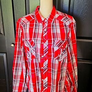 Men's long sleeve button down with stitching on the pockets like new